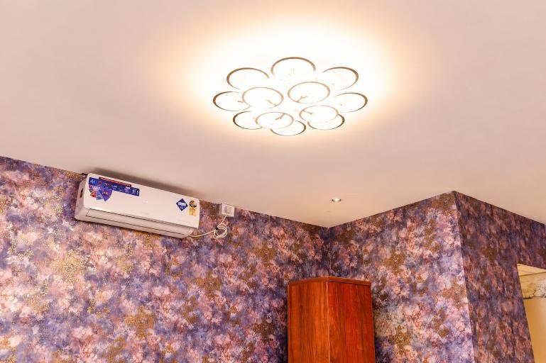 Mantra suite ceiling light